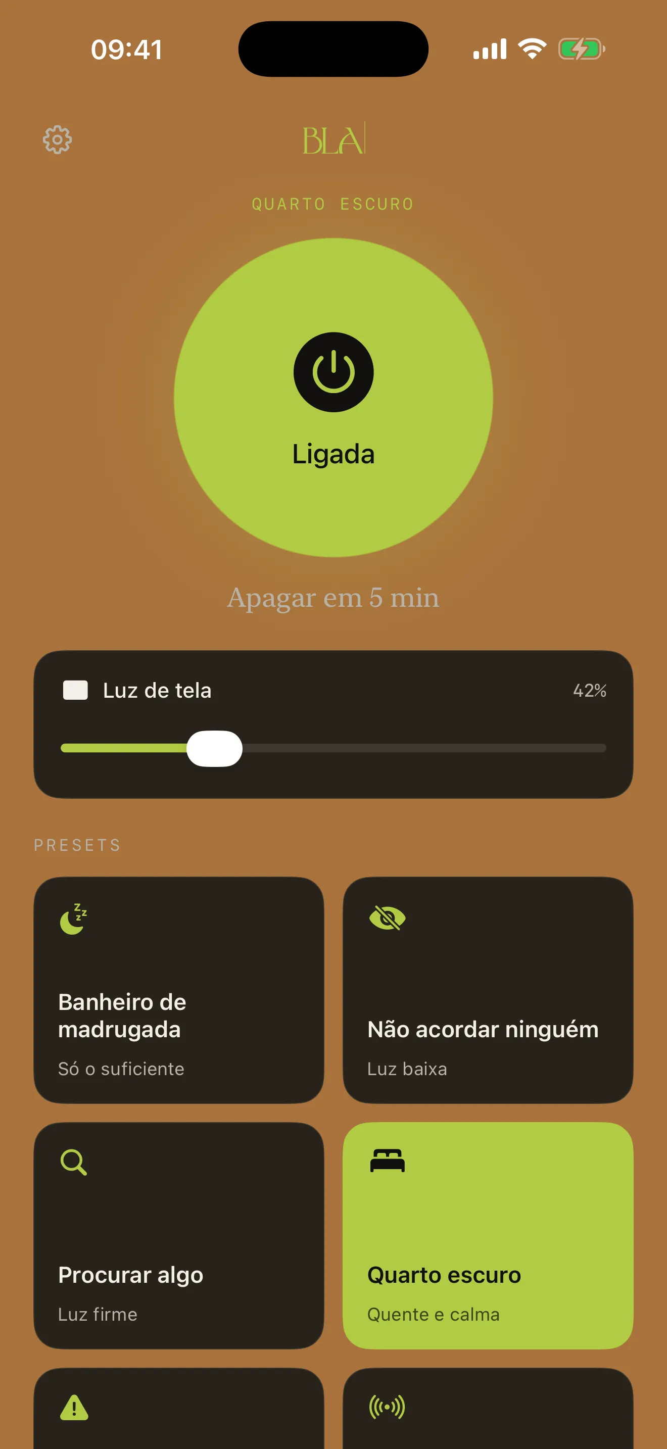 Lanterna BLA: quarto escuro aceso