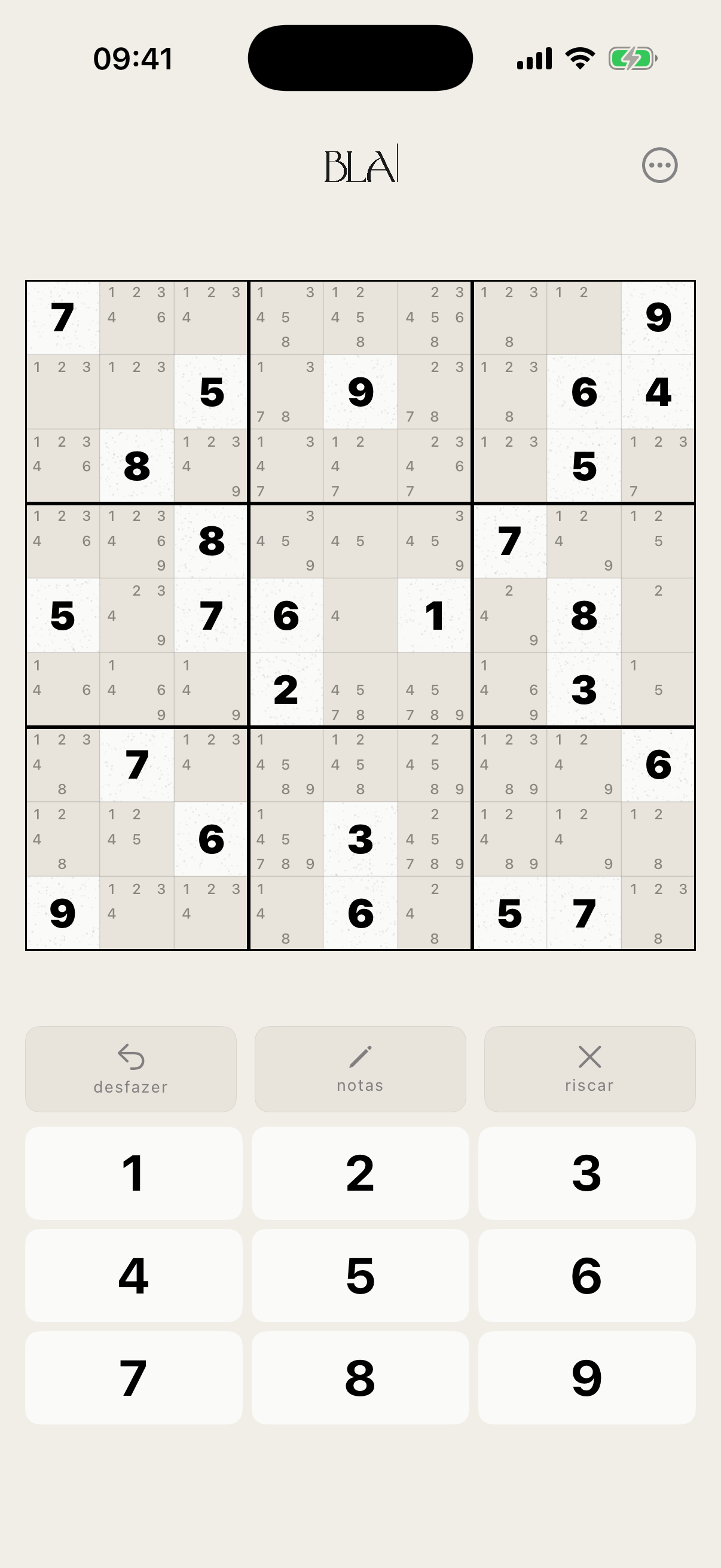 Tabuleiro do Sudoku BLA preenchido de candidatos em notas pequenas, em quase todas as células.